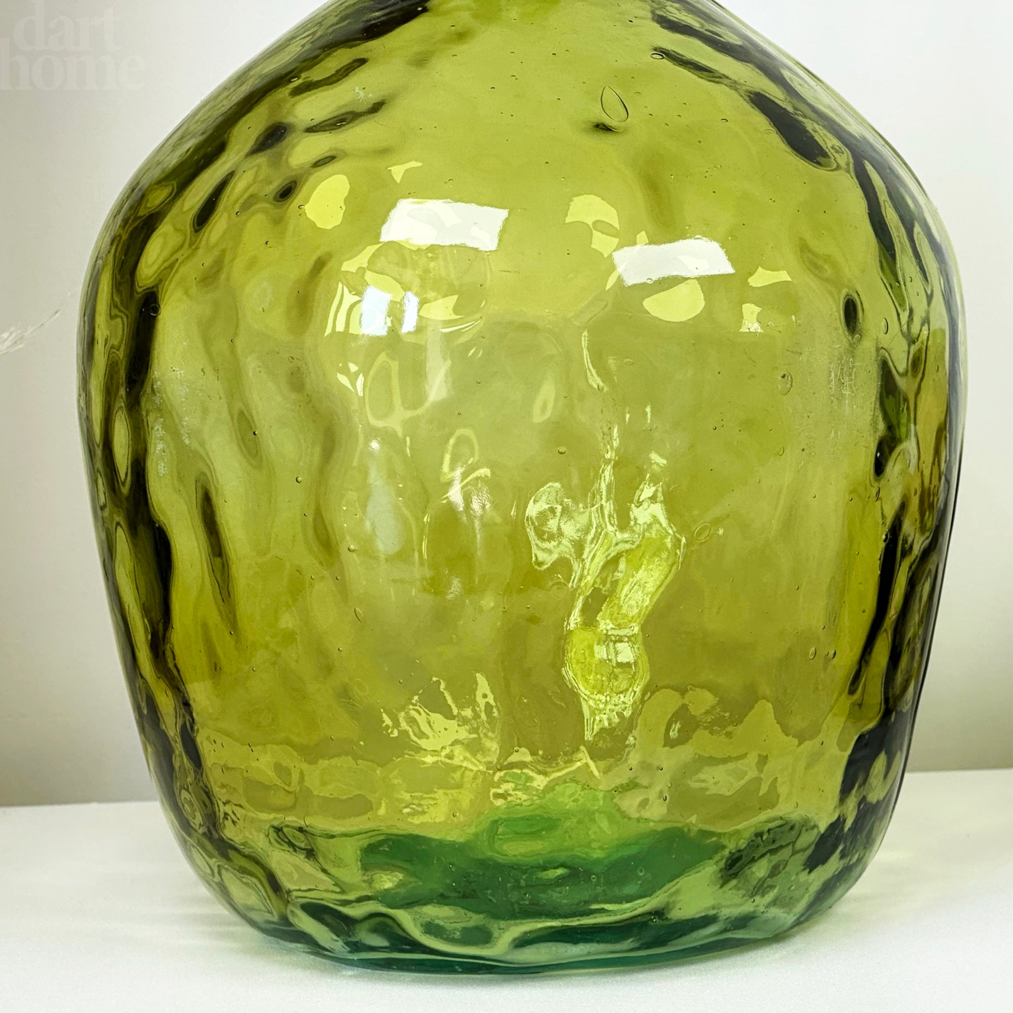 Grüne Flaschenvase aus recyceltem Glas