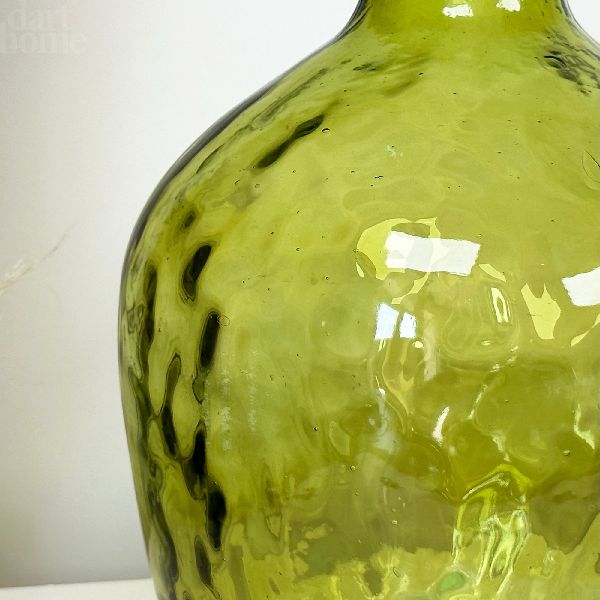 Grüne Flaschenvase aus recyceltem Glas