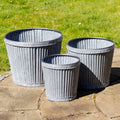 Set mit 3 verzinkten Dolly Tub-Pflanzgefäßen