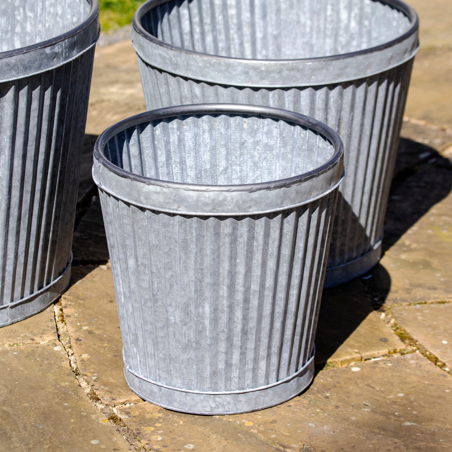 Set mit 3 verzinkten Dolly Tub-Pflanzgefäßen
