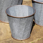 Set mit 3 verzinkten Dolly Tub-Pflanzgefäßen