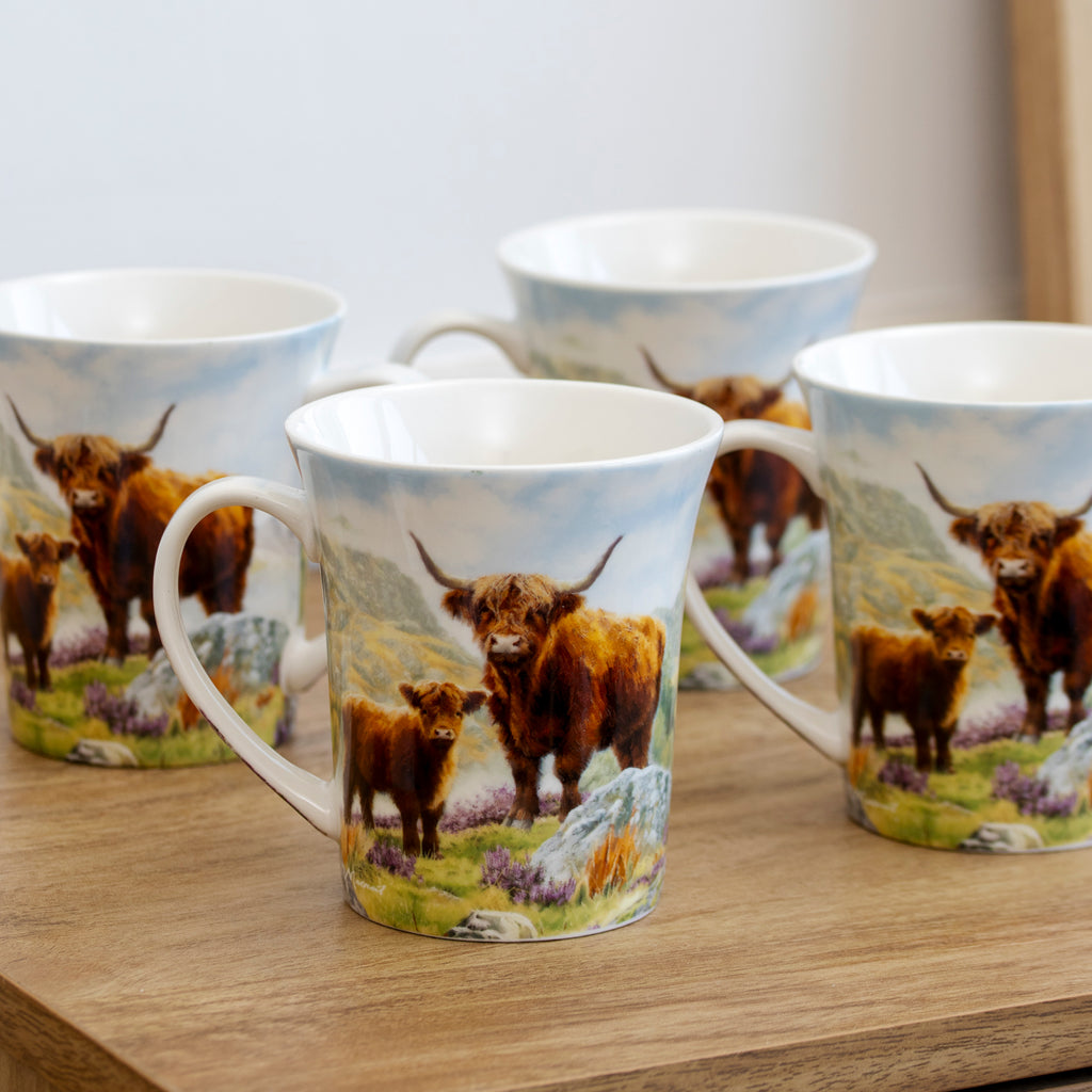 Set mit 4 Weihnachtstassen mit Rotkehlchenmotiv in Geschenkbox