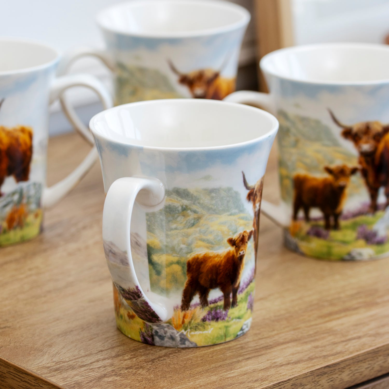 Set mit 4 Weihnachtstassen mit Rotkehlchenmotiv in Geschenkbox