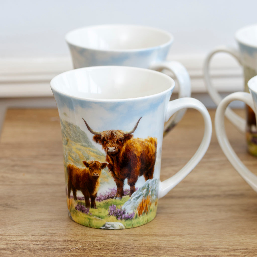 Set mit 4 Weihnachtstassen mit Rotkehlchenmotiv in Geschenkbox