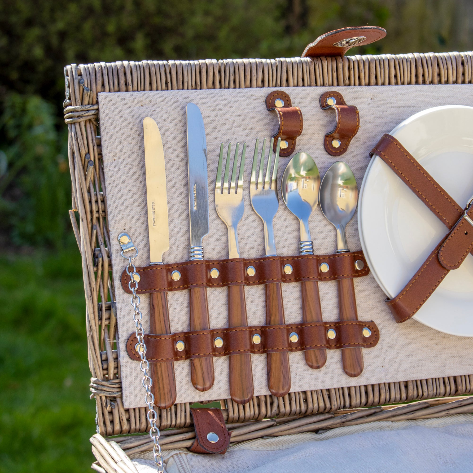 Antique Wash Willow 2 Person Picnic Hamper