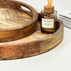 Set mit 2 Holztabletts mit Fischgrätenmuster