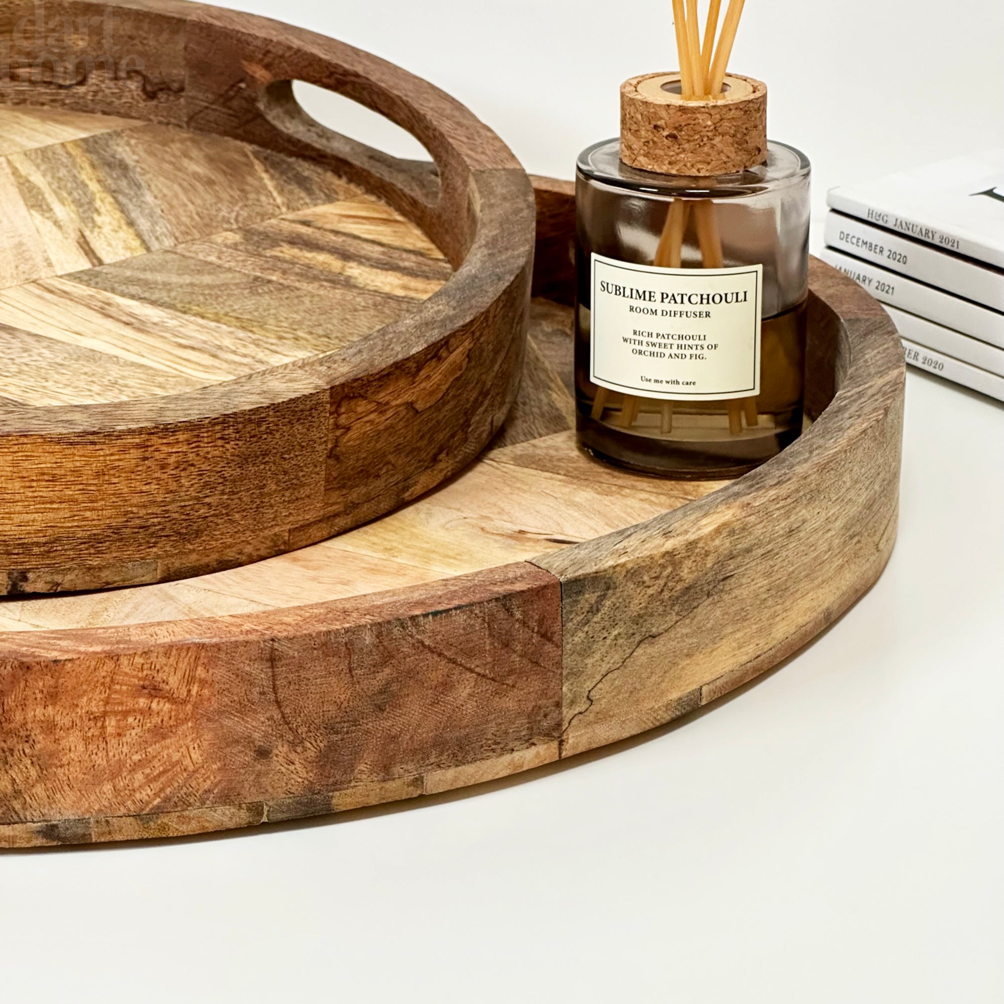 Set mit 2 Holztabletts mit Fischgrätenmuster