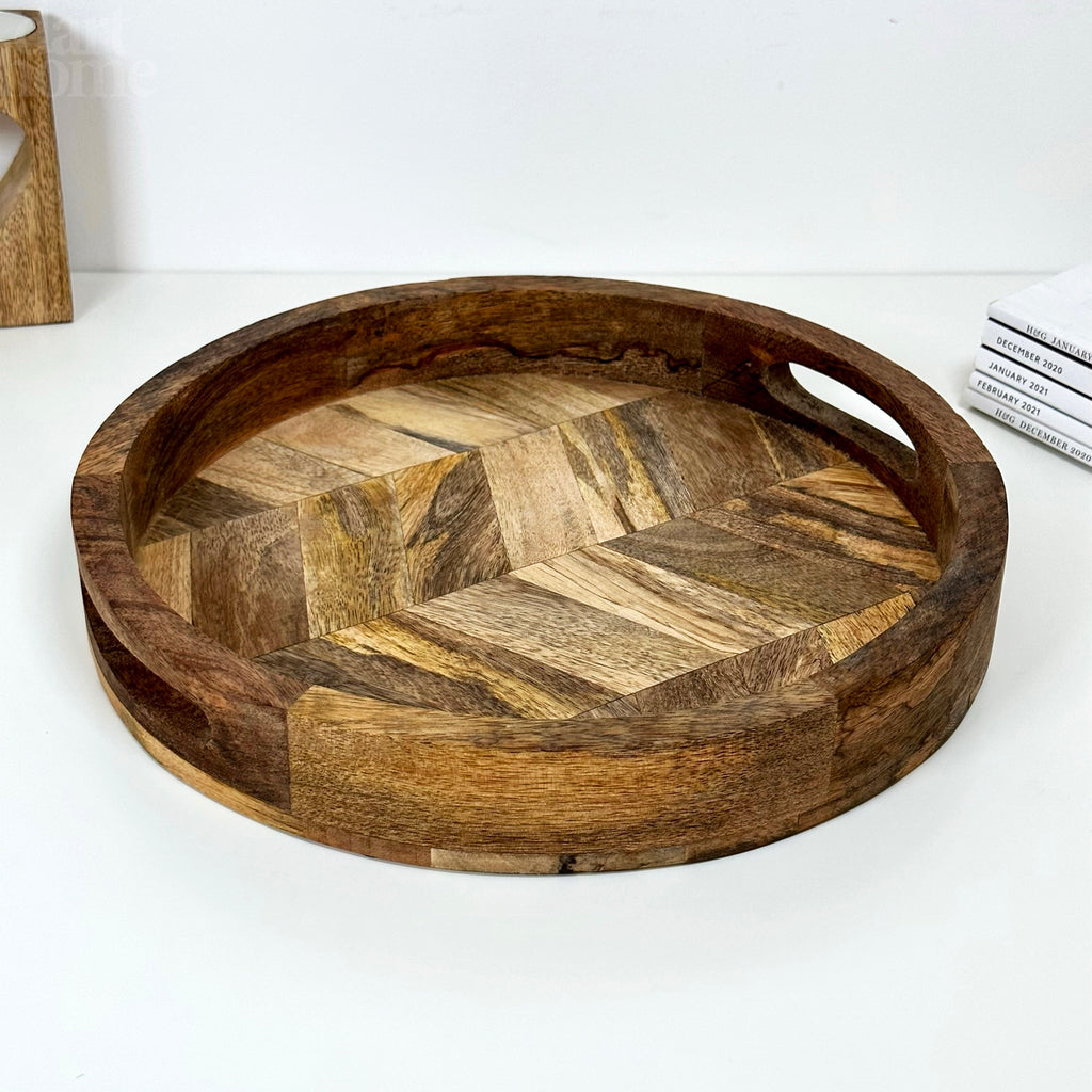 Set mit 2 Holztabletts mit Fischgrätenmuster