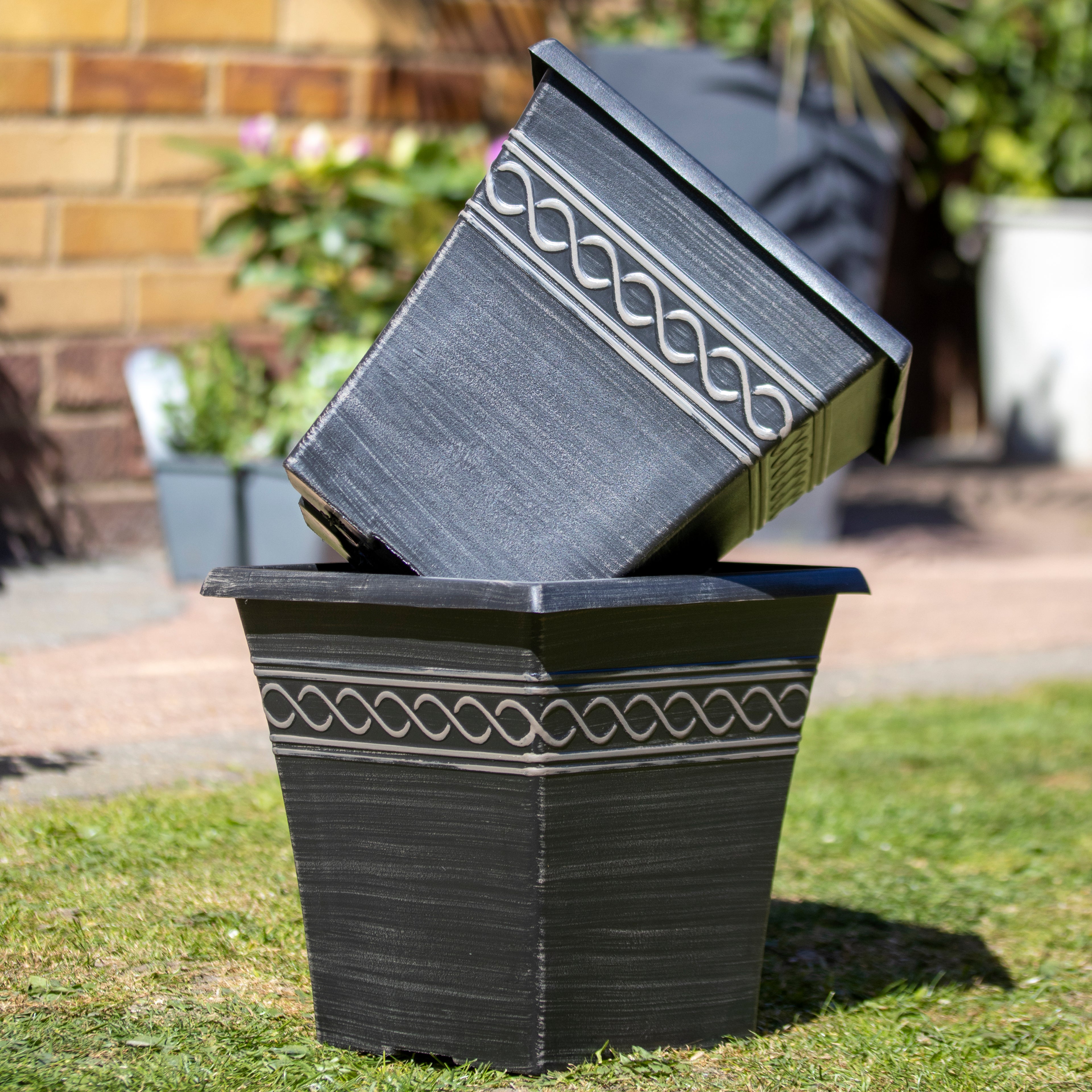 Black Infinity Square Garden Planter