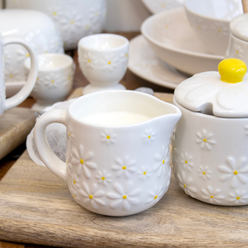 White Daisy Sugar Bowl & Milk Jug Set