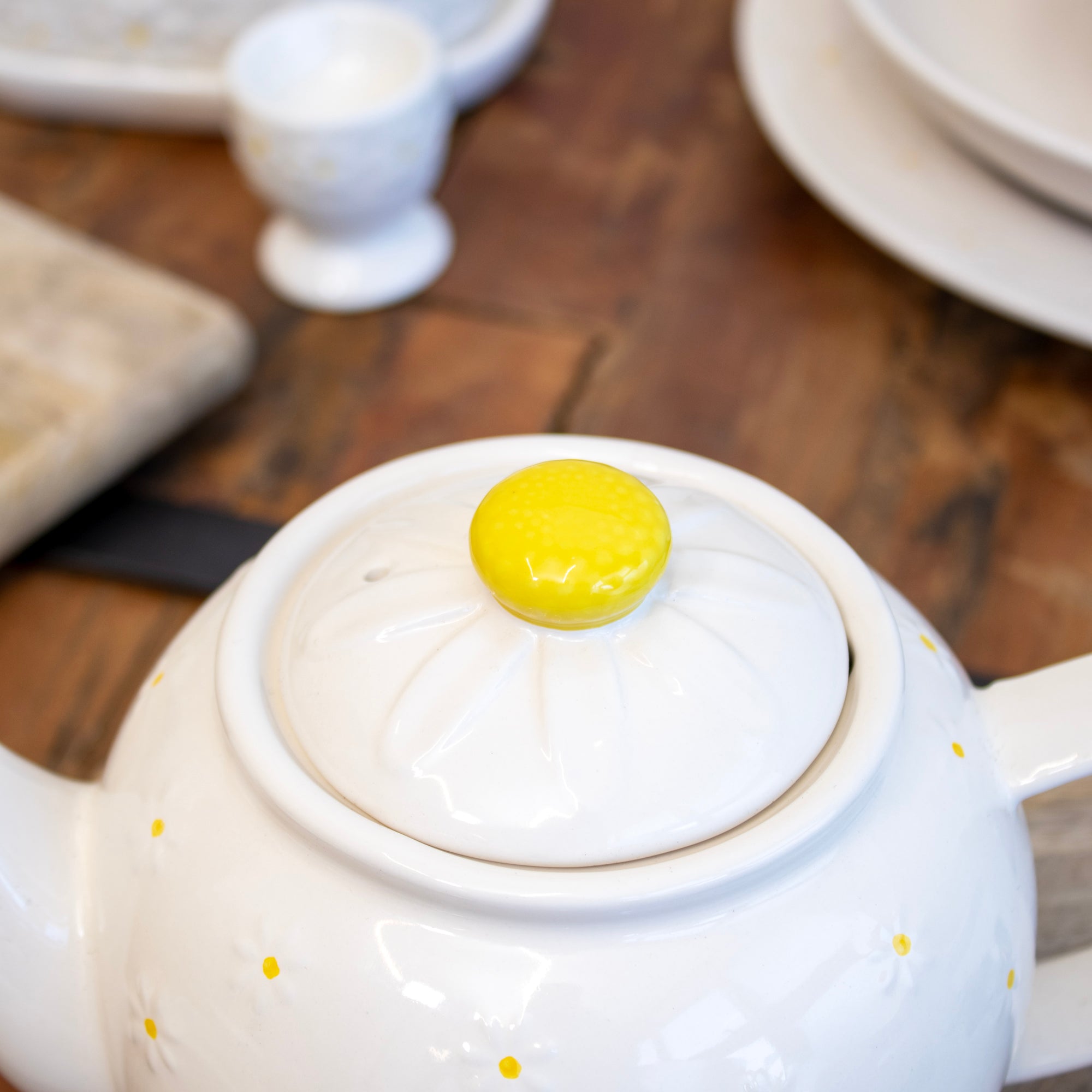 White Daisy 1 Litre Teapot