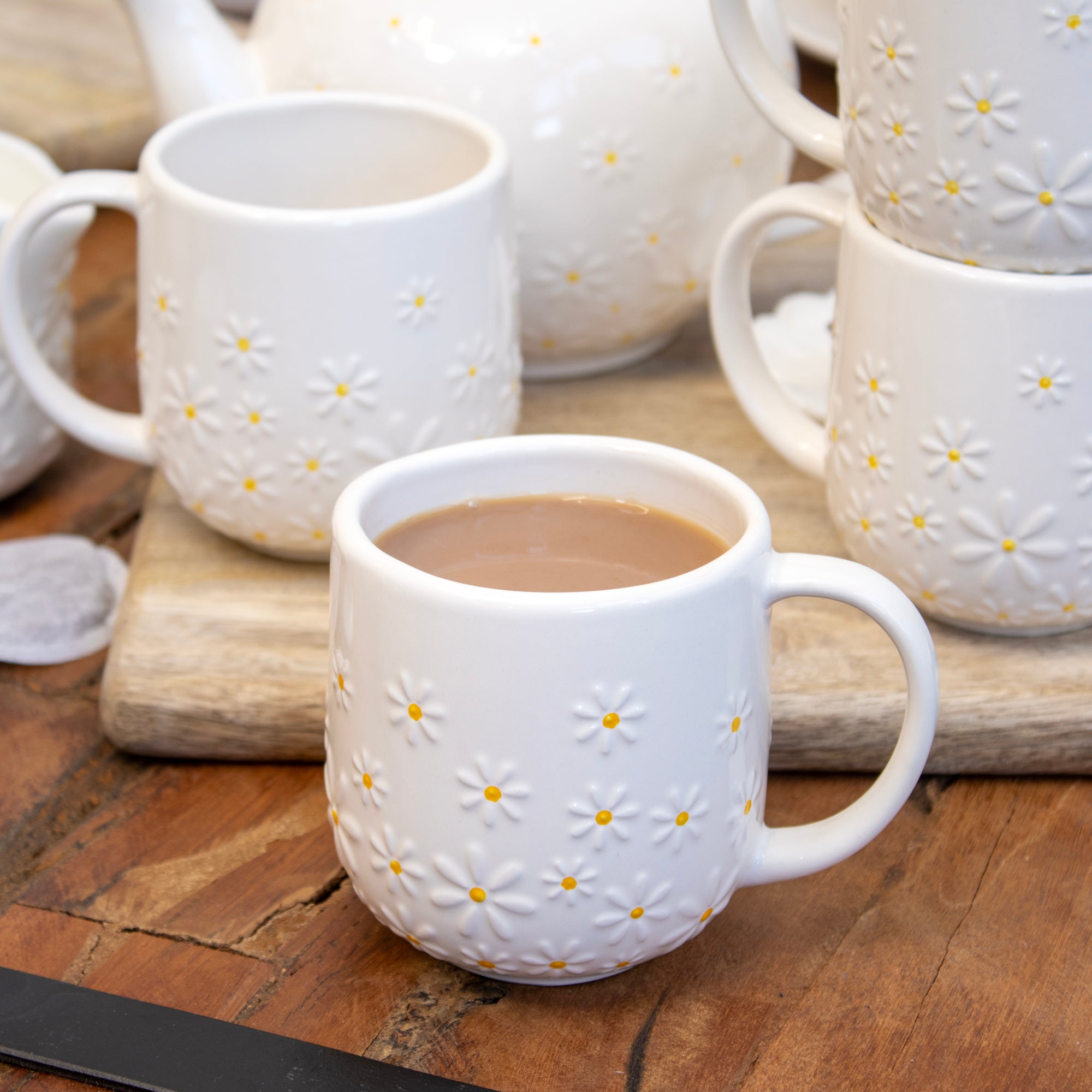 Set Of 4 White Daisy Mugs