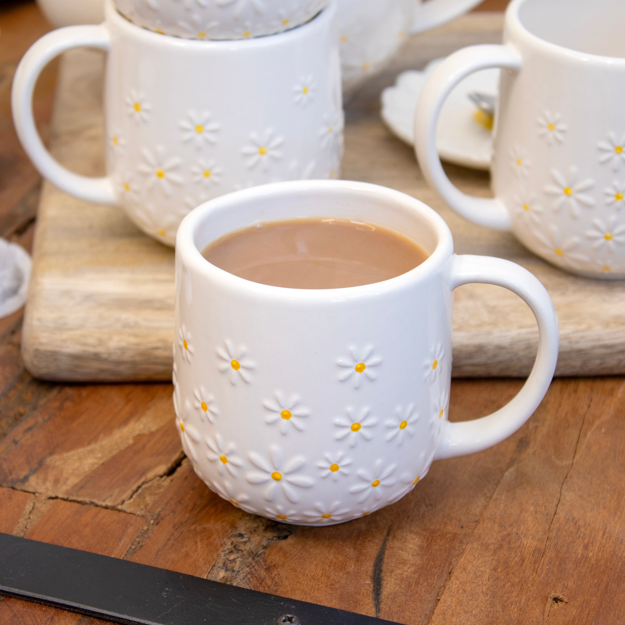 Set Of 4 White Daisy Mugs
