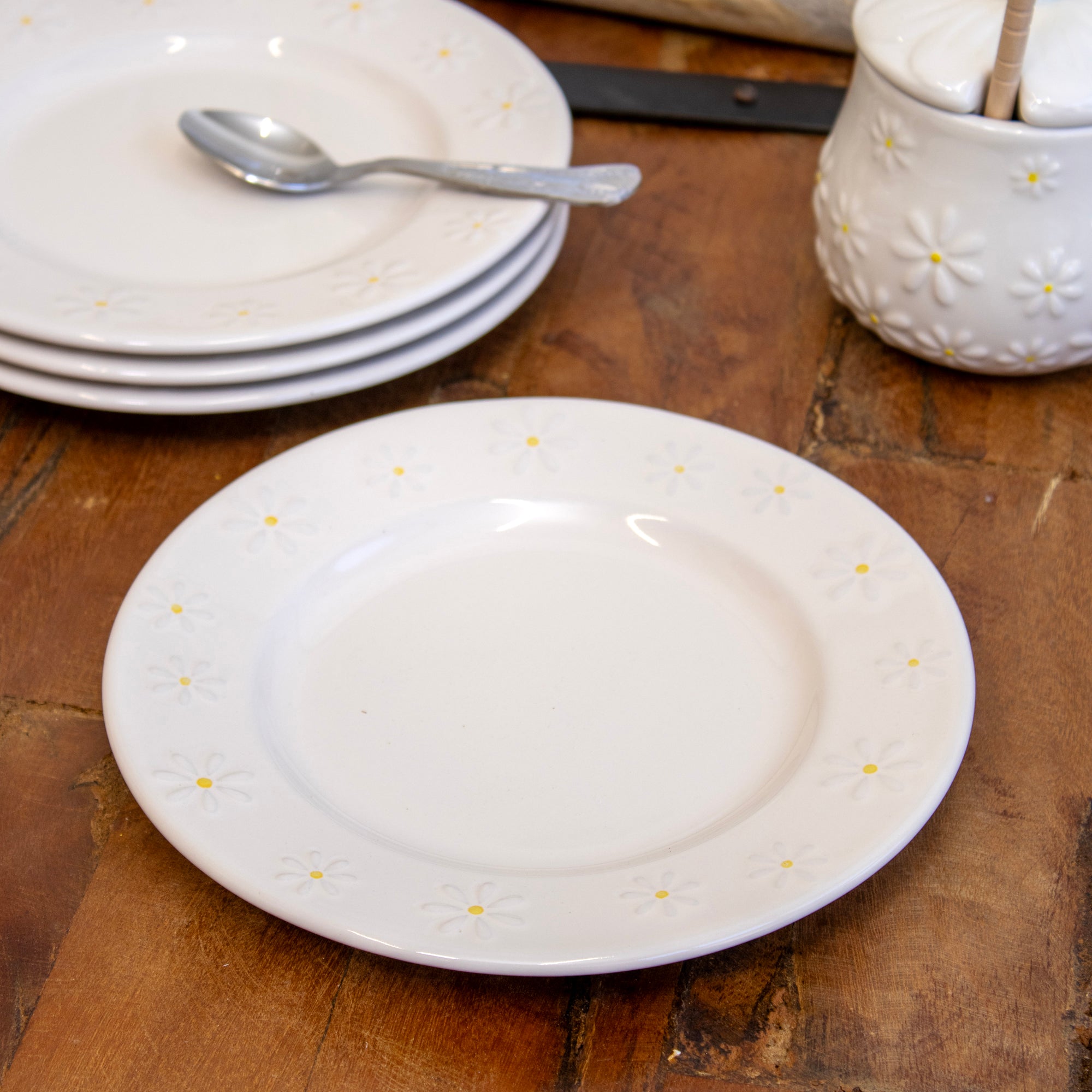 Set Of 4 White Daisy Side Plates