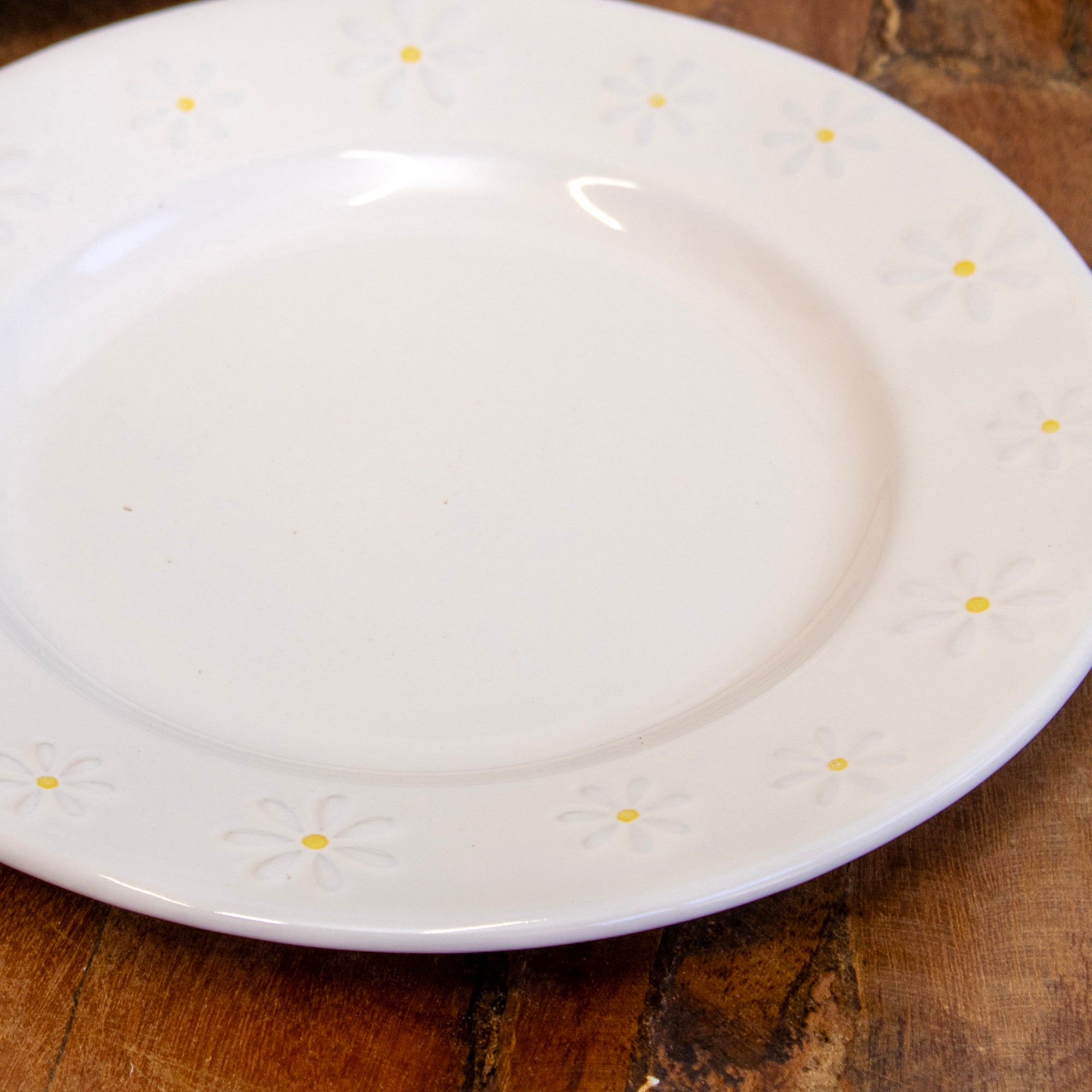 Set Of 4 White Daisy Side Plates