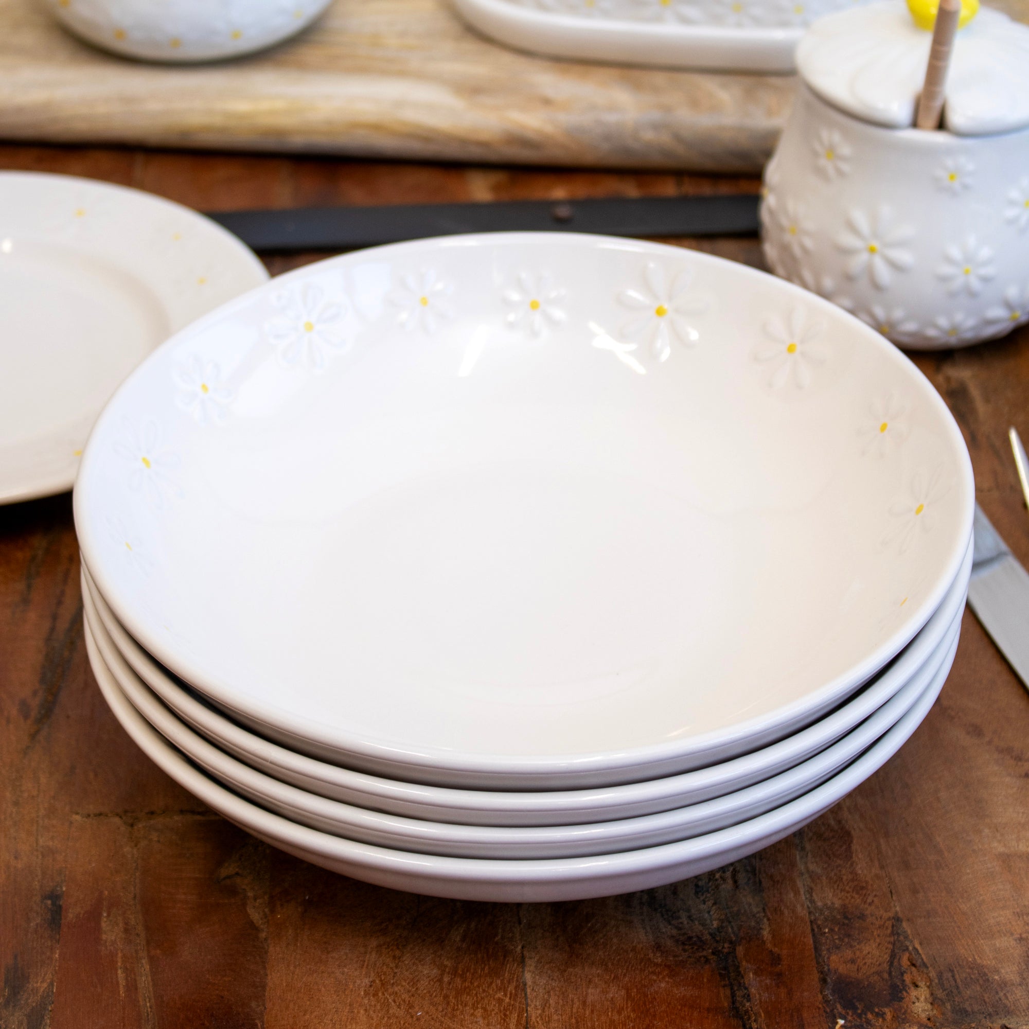 Set Of 4 White Daisy Pasta Bowls