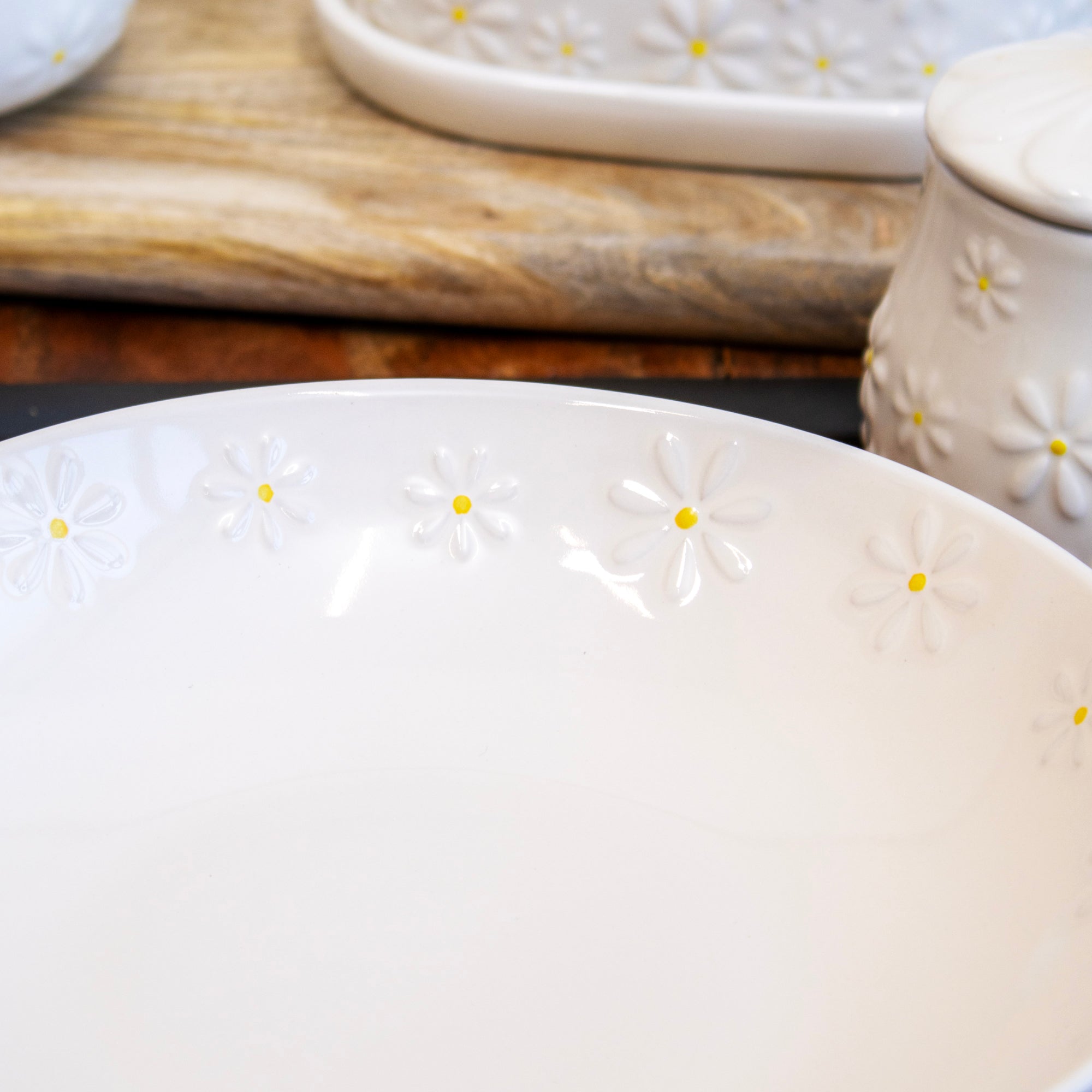 Set Of 4 White Daisy Dinner Plates