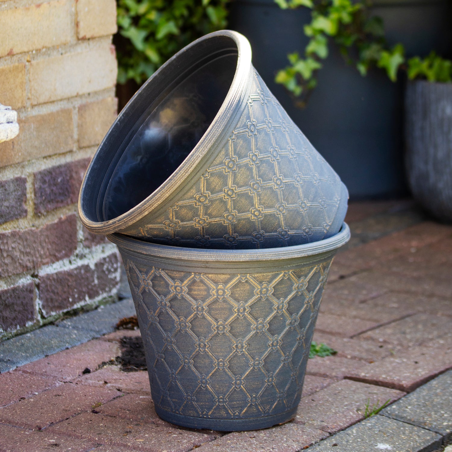 Patina Bronze Lattice Round Planter