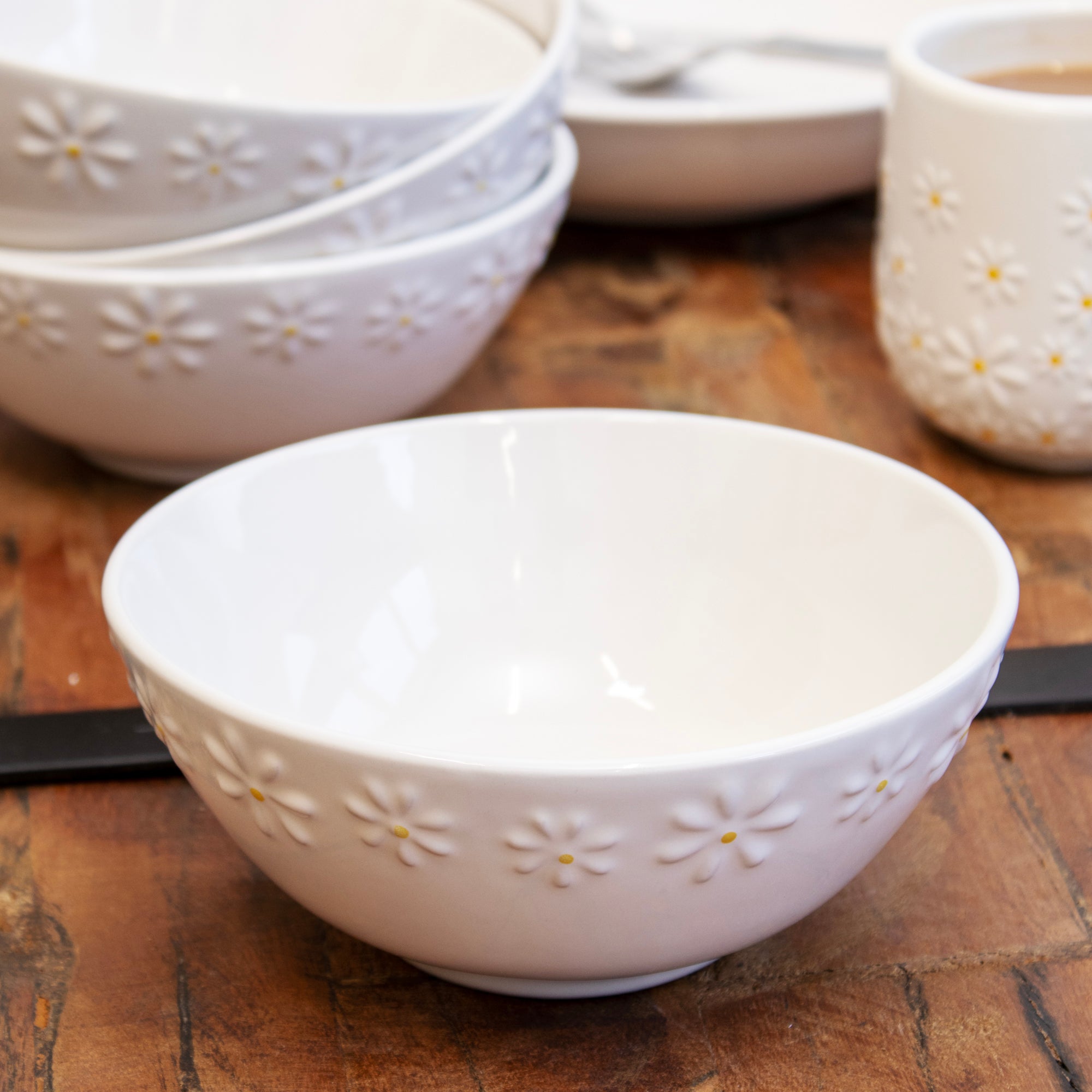 Set Of 4 White Daisy Cereal Bowls