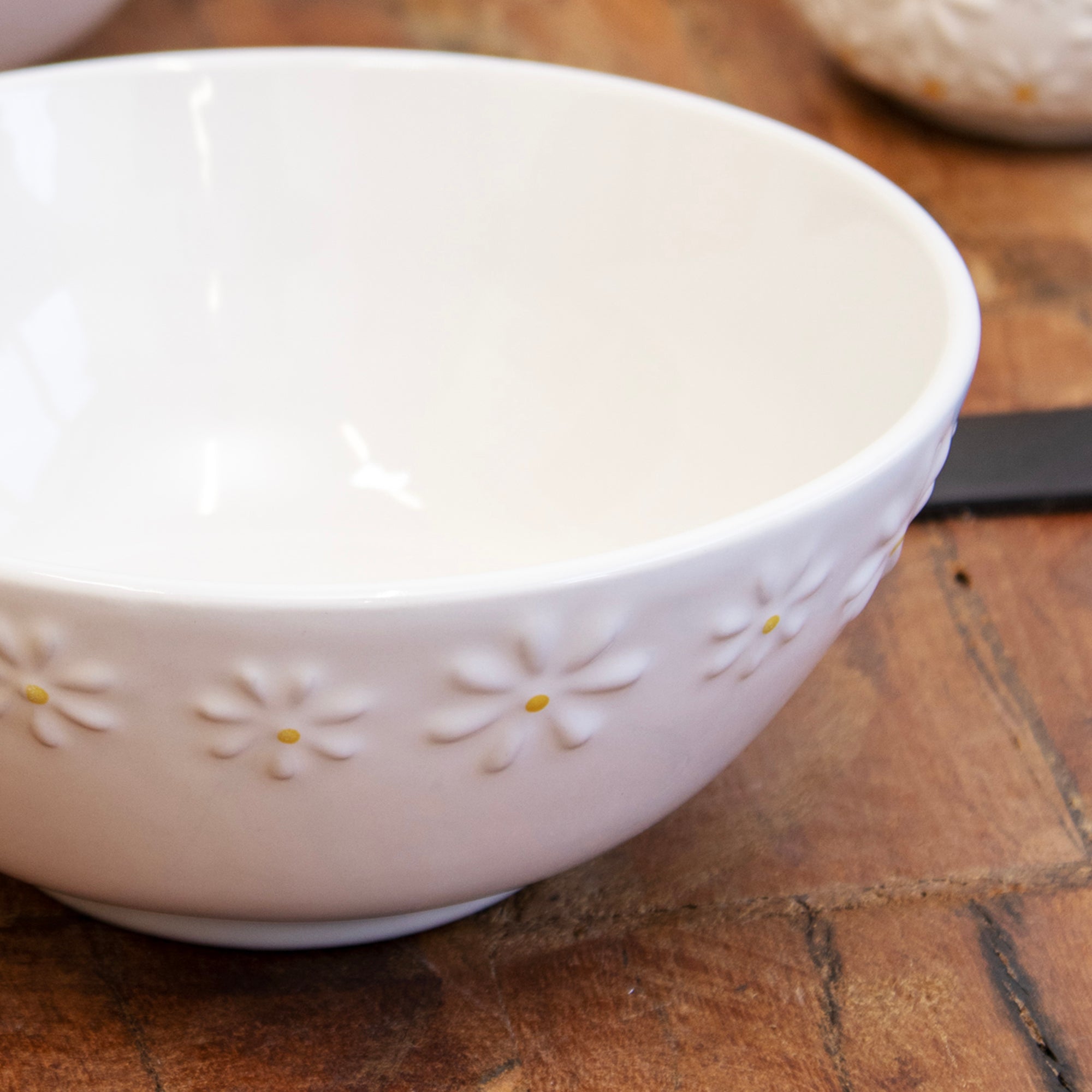 Set Of 4 White Daisy Cereal Bowls
