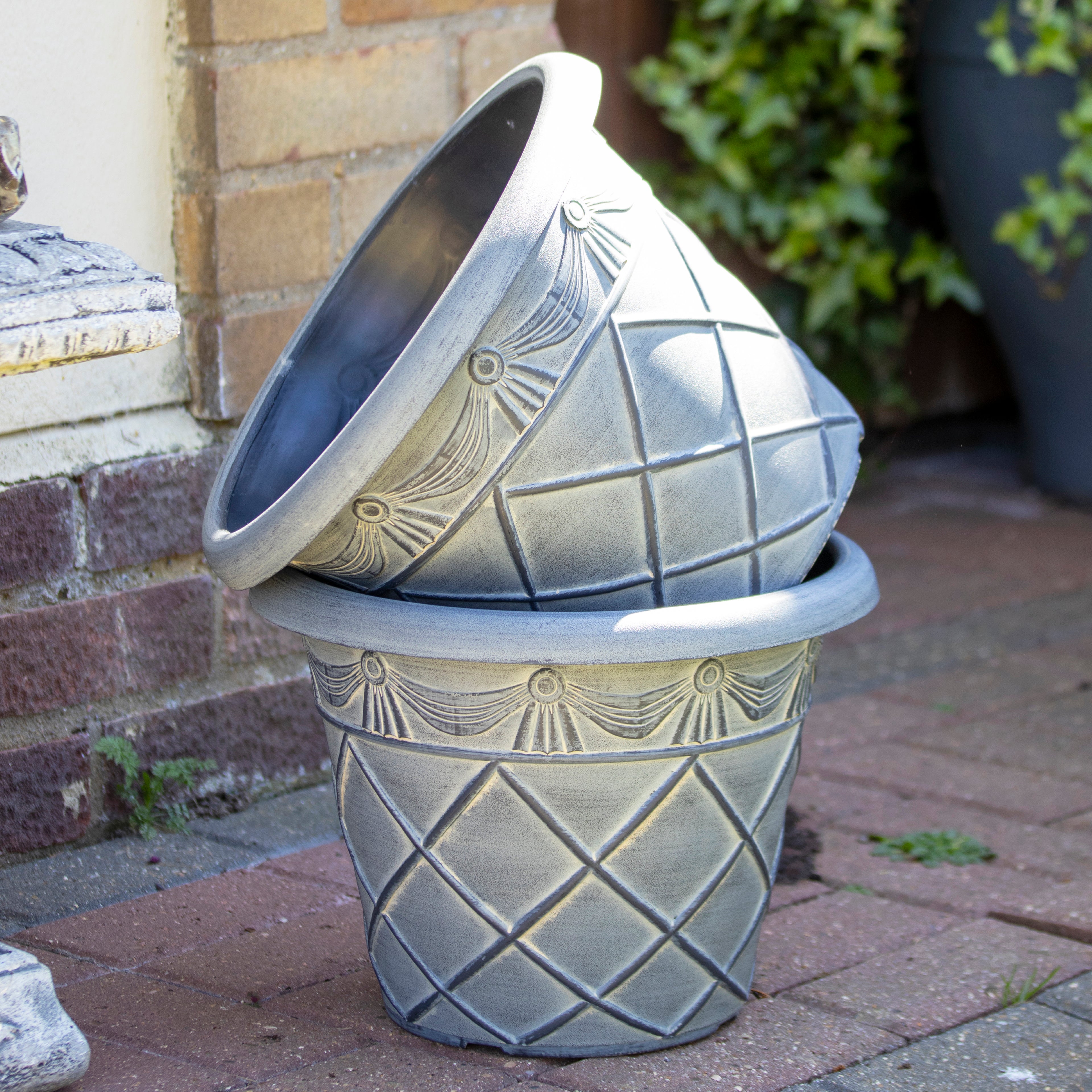 Round Grey Roman Planter 13"