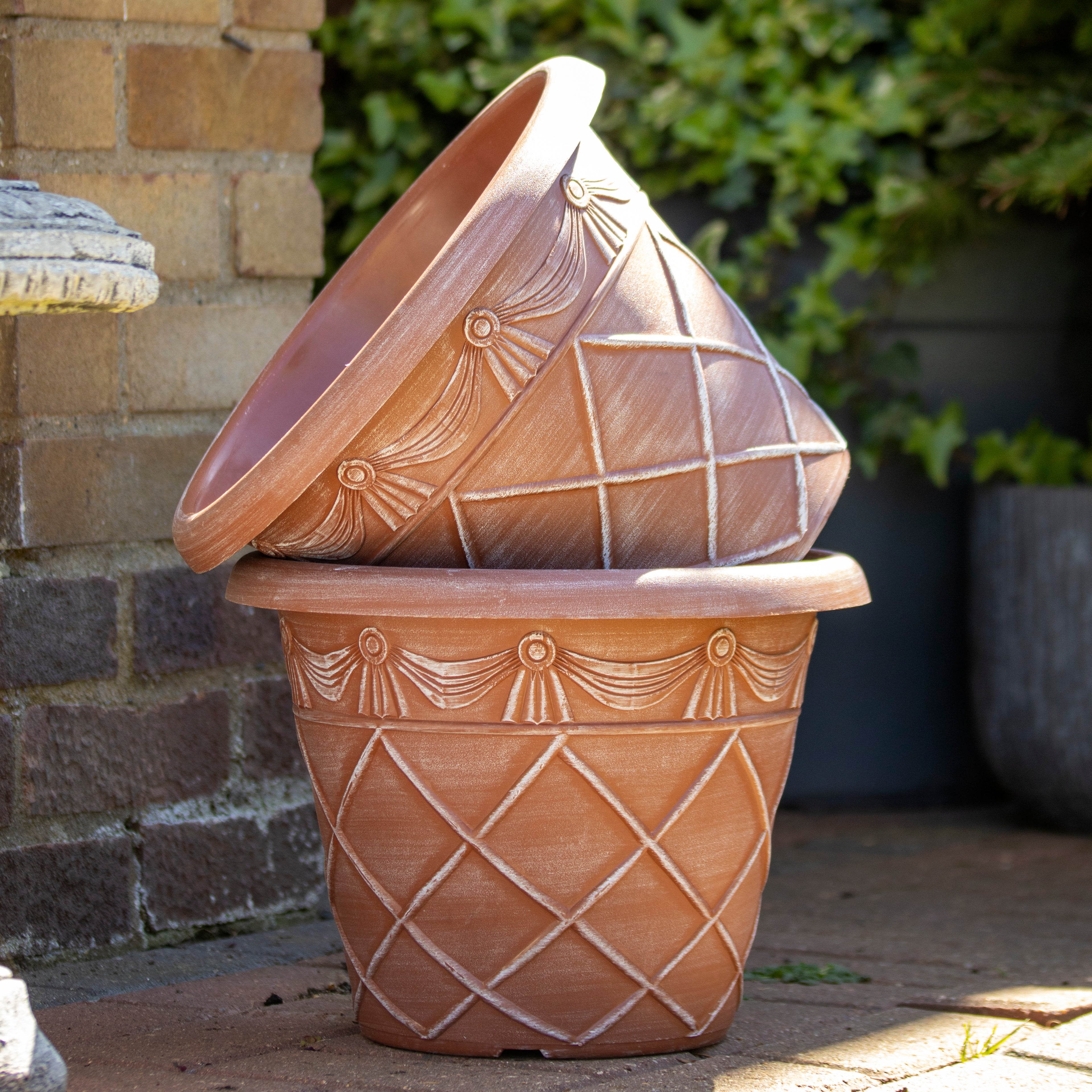 Round Powdered Terracotta Roman Planter 13"