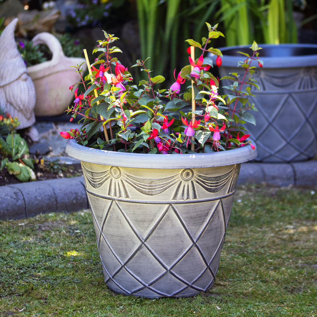 Round Grey Roman Planter 18"