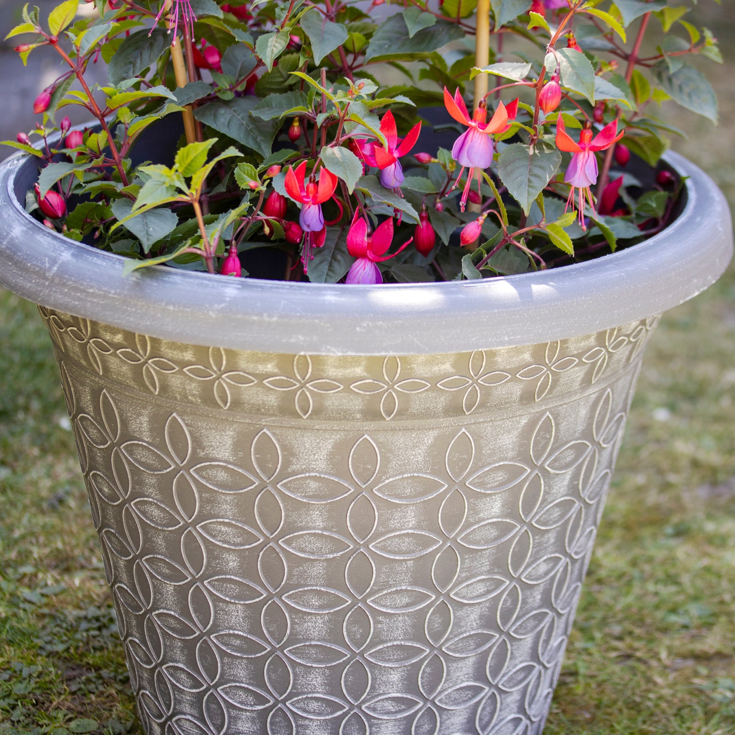 Foggy Grey Modern Flora Round Planter 18"