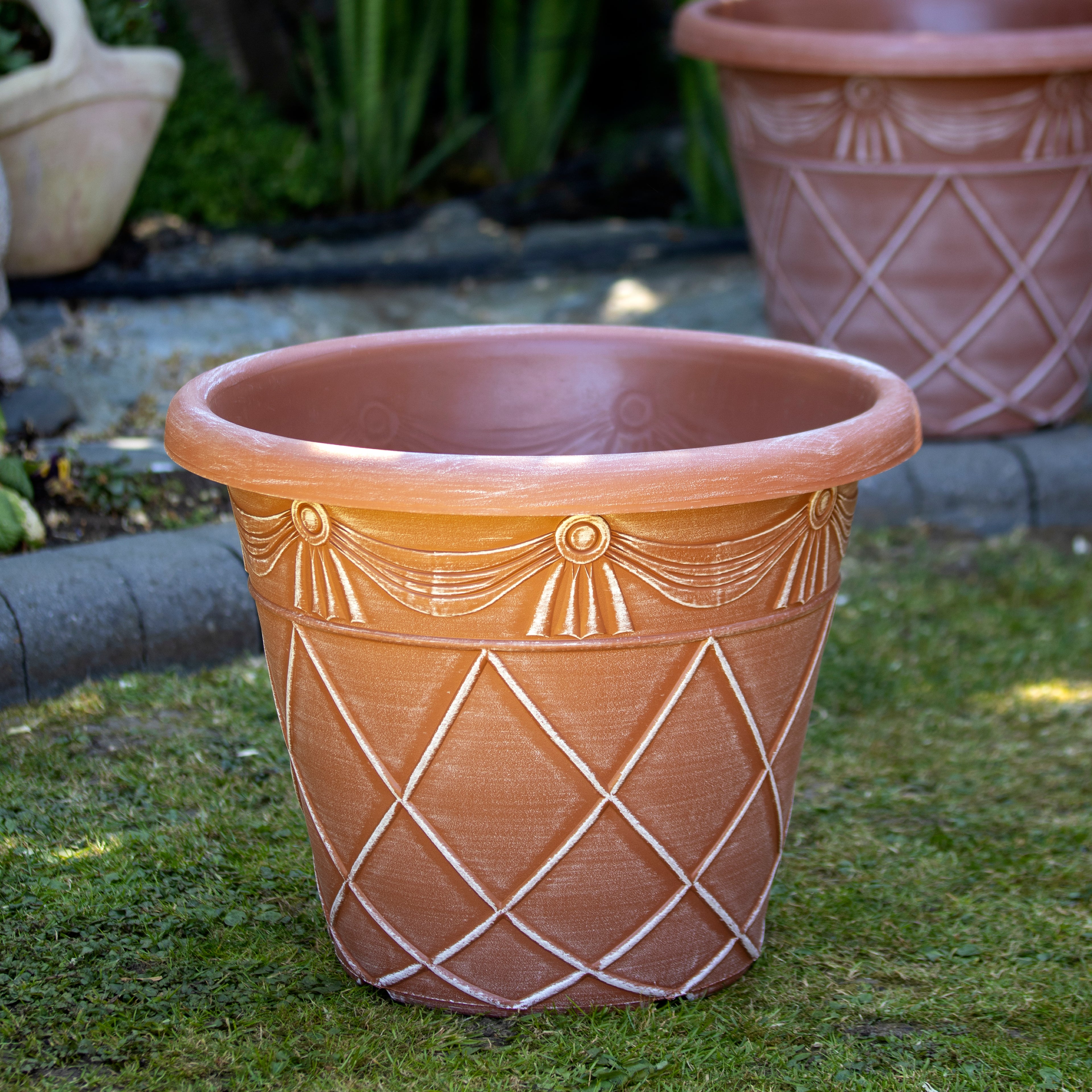 Round Powdered Terracotta Roman Planter 18"