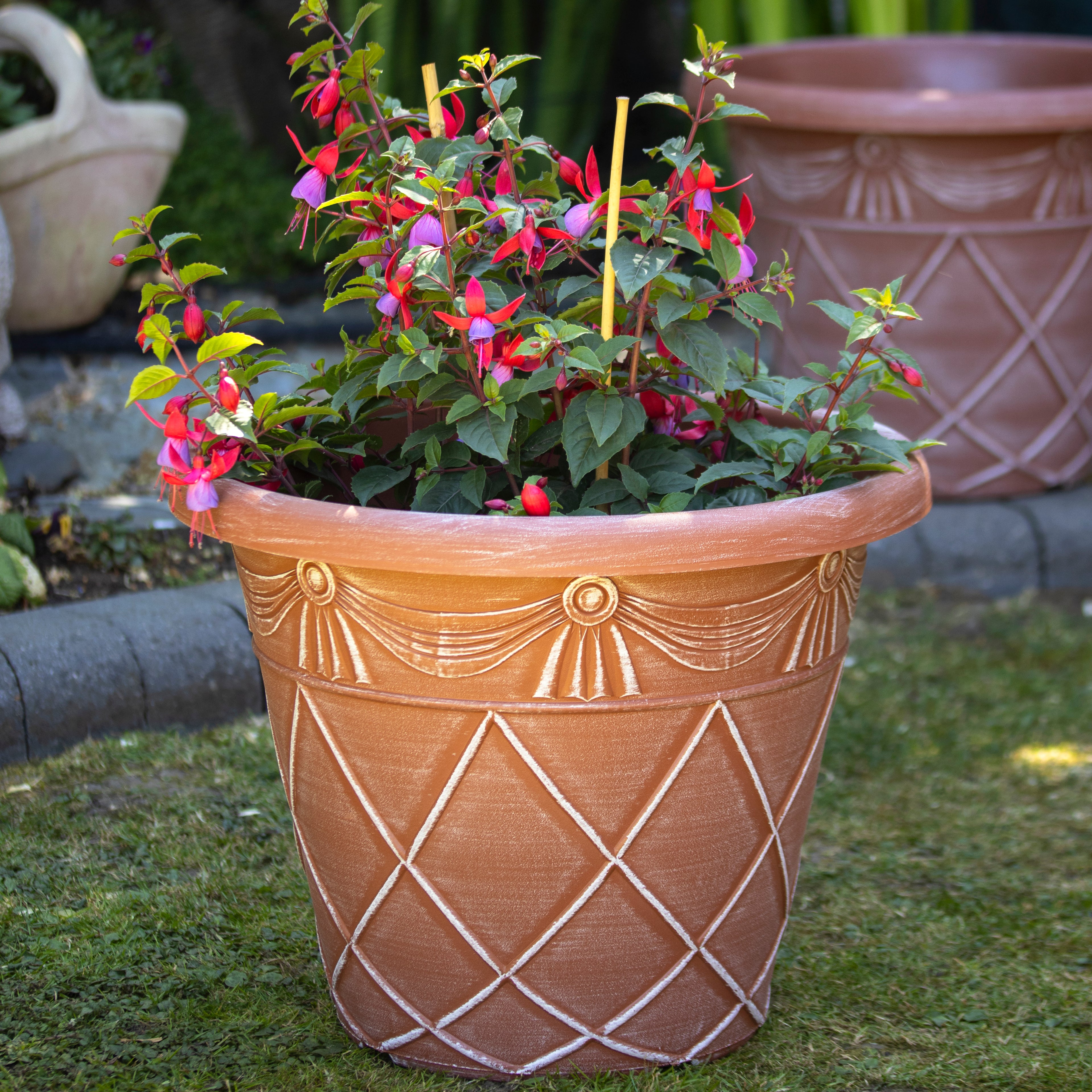 Set Of 2 Round Powdered Terracotta Roman Planters 18"