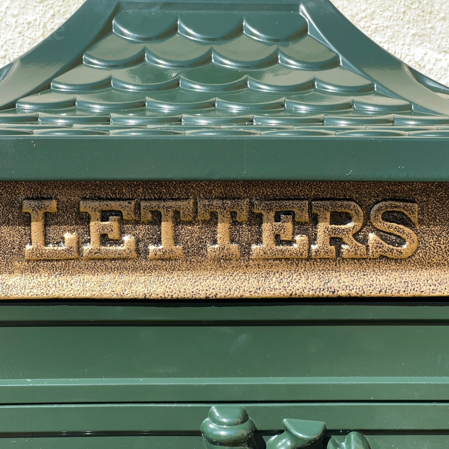 Viktorianischer glänzend grüner Briefkasten
