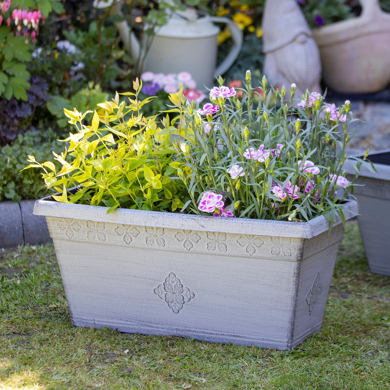 Vintage Floral Quatrefoil Window Box