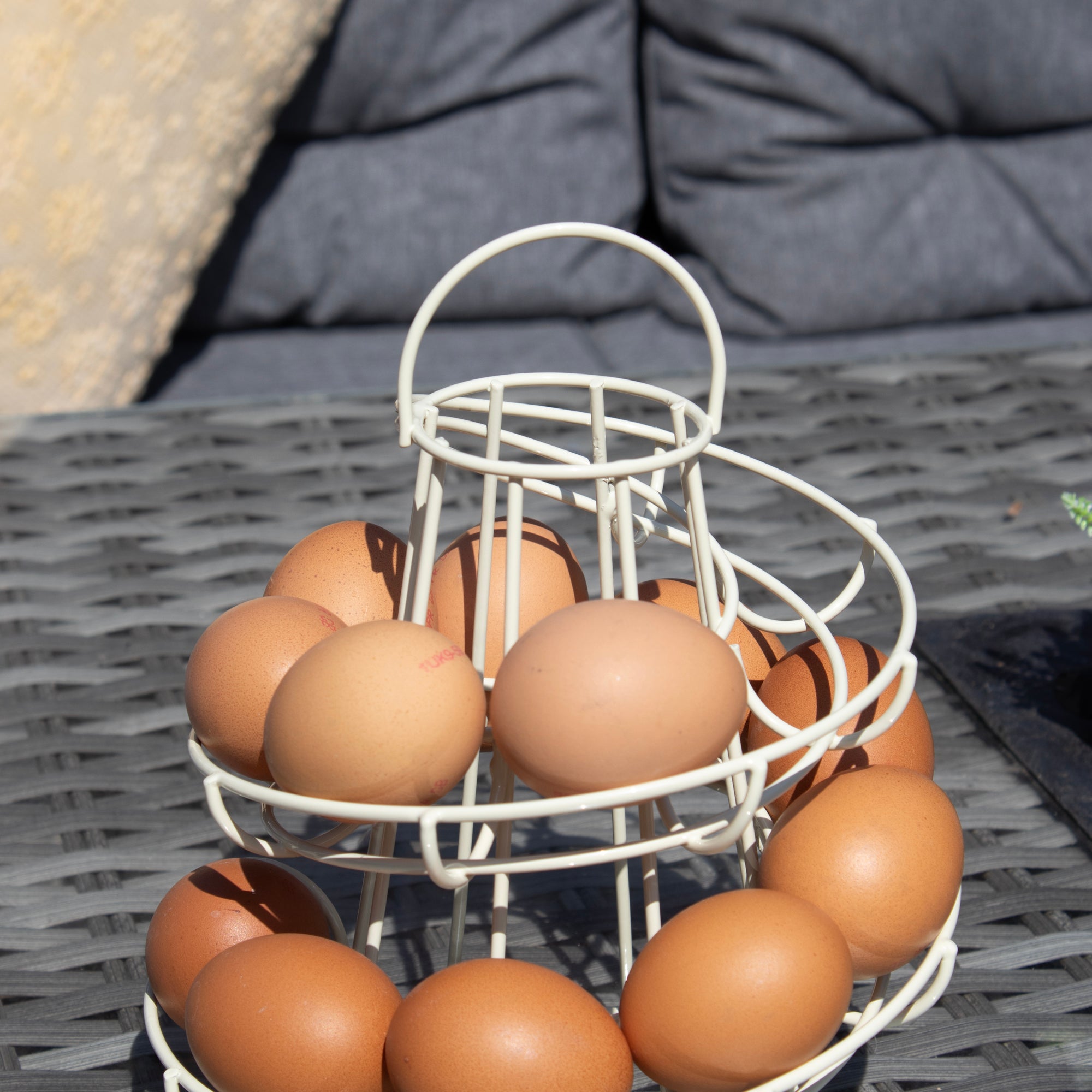 Cream Spiral Helter Skelter 12 Egg Holder