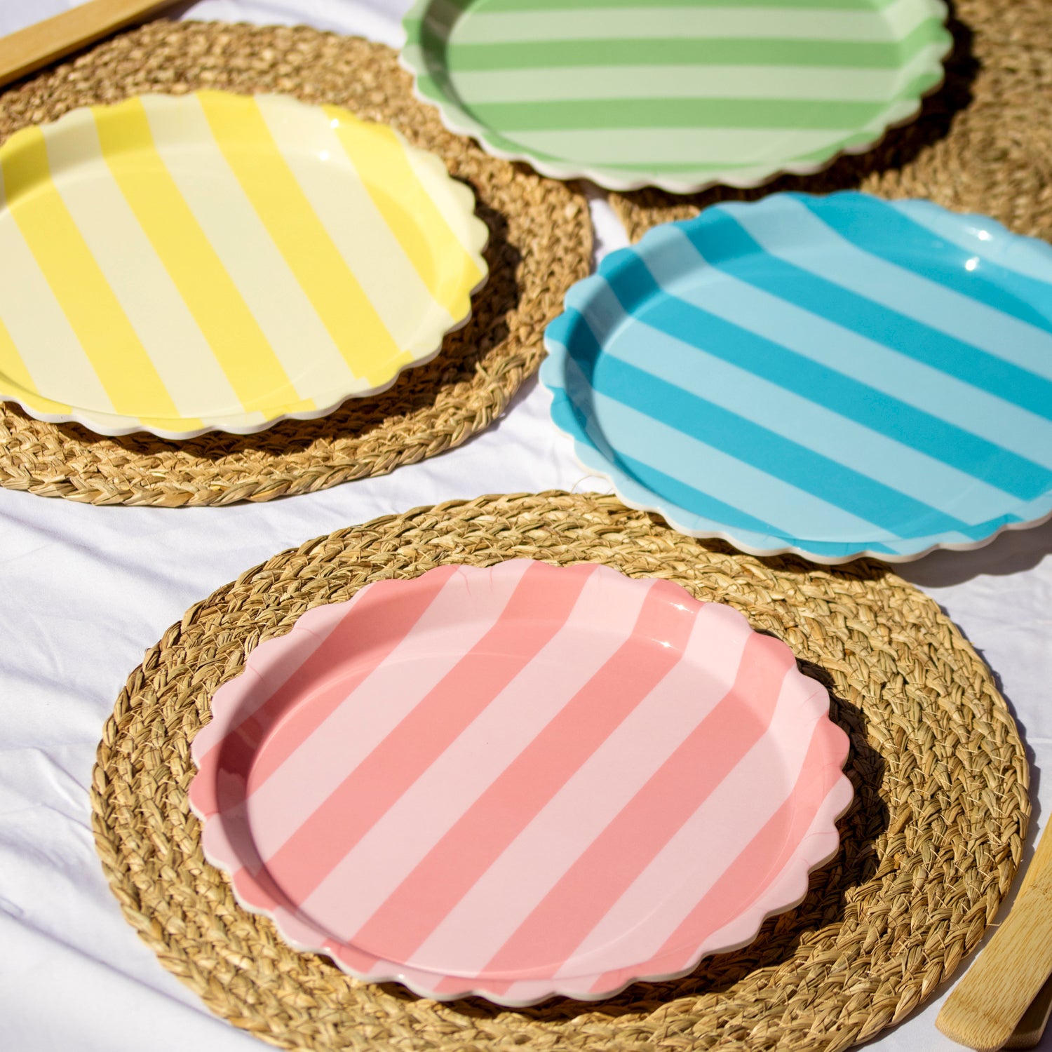 Set Of 4 Melamine Scalloped Stripe Dinner Plates