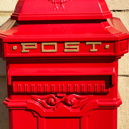 Viktorianischer roter Briefkasten