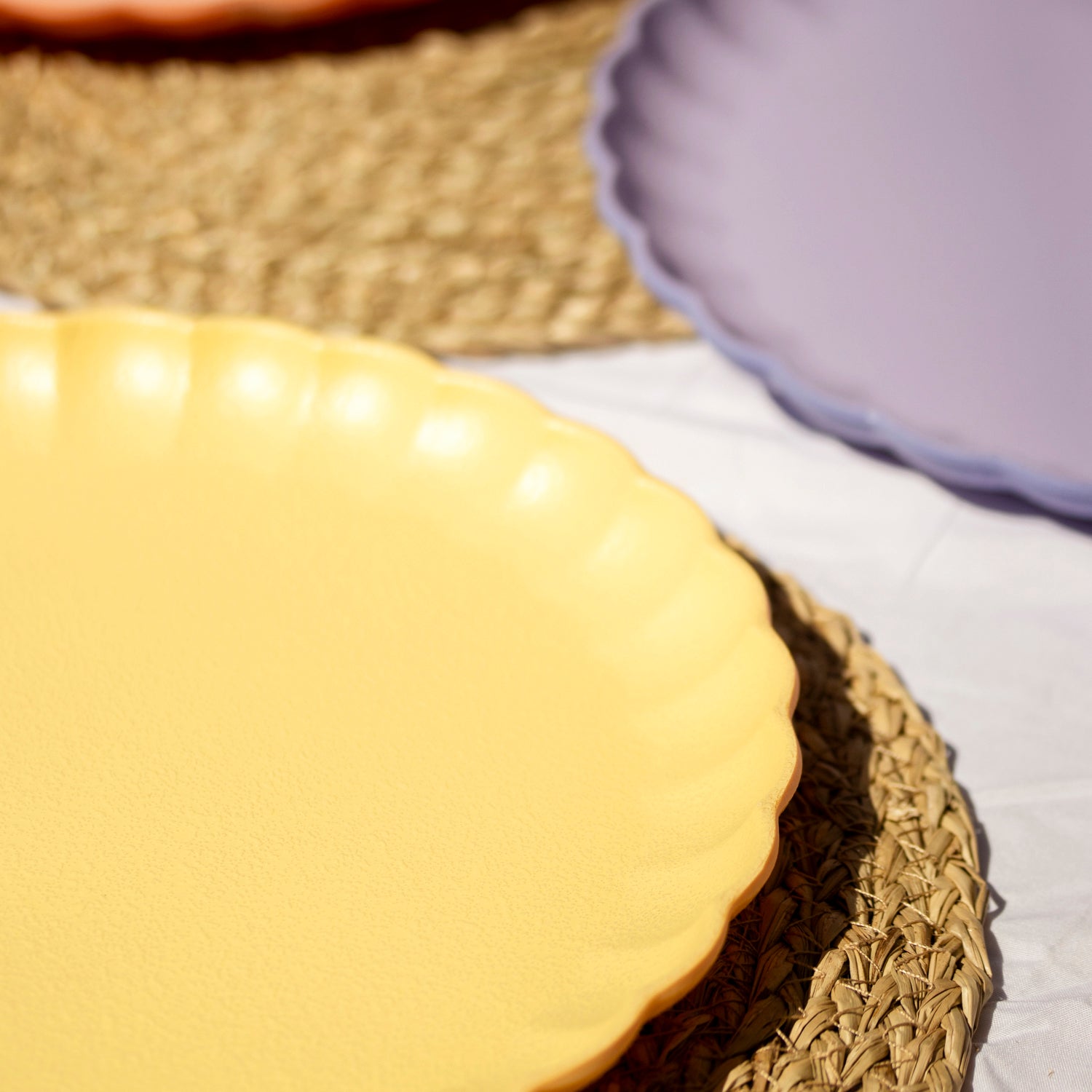 Set Of 4 Melamine Pastel Scalloped Dinner Plates