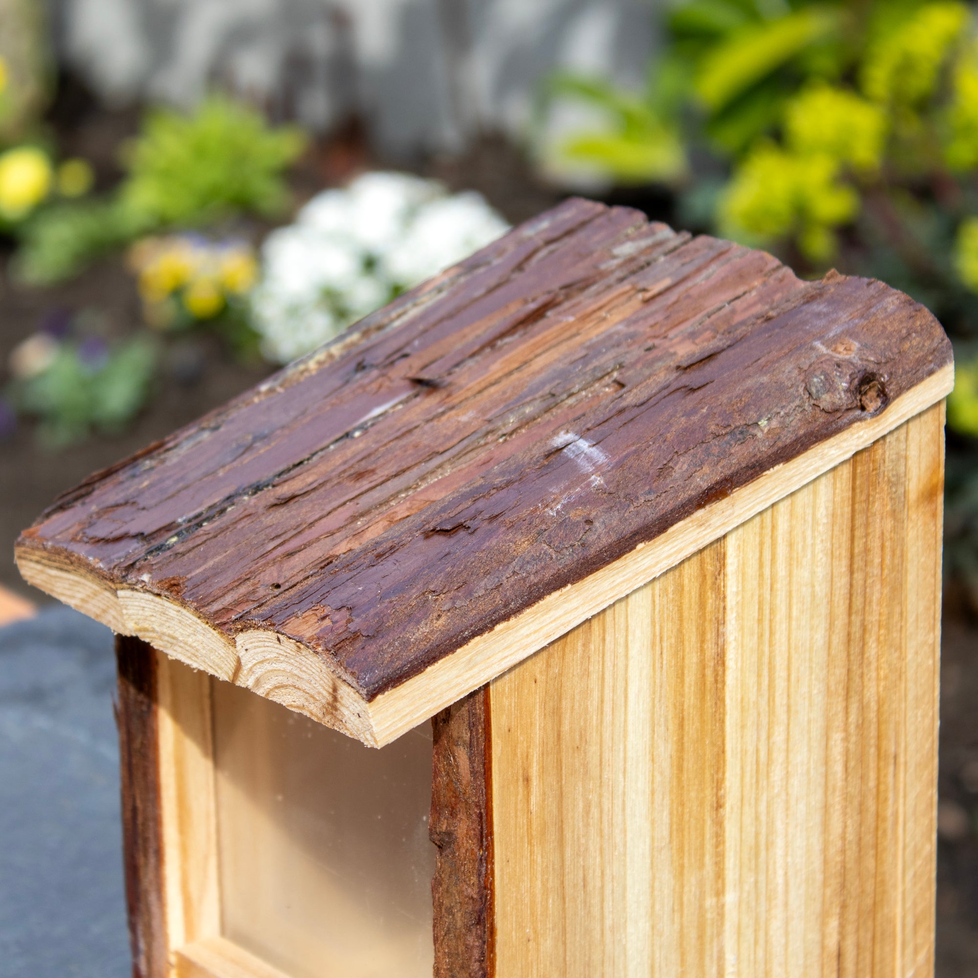 Bark Roof Wood Squirrel Feeder