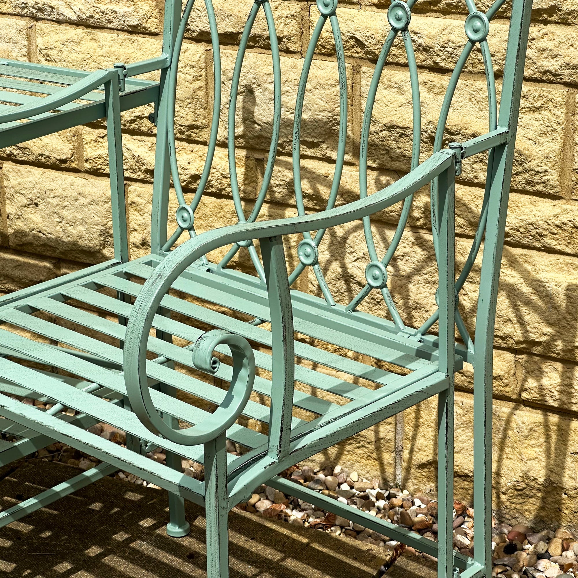 Pistaziengrüne Garten-Begleitsitze