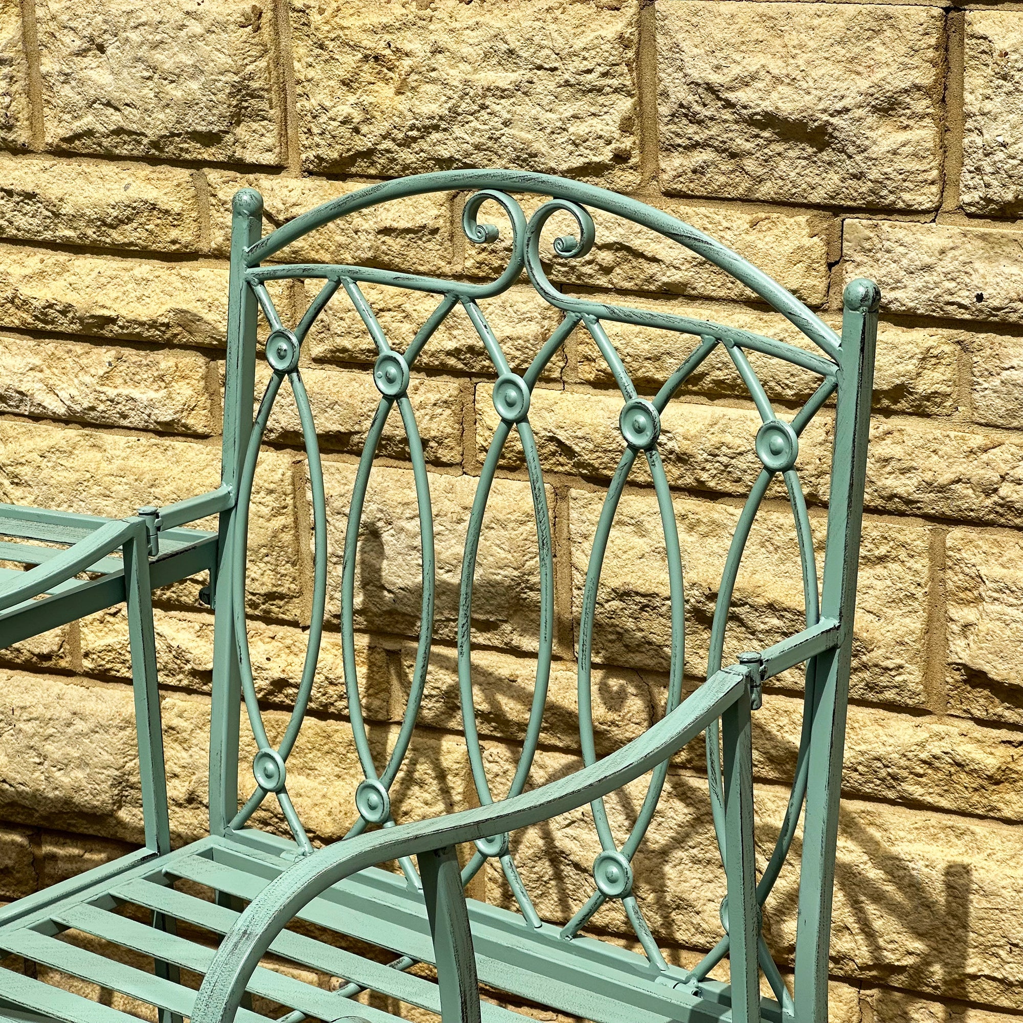 Pistaziengrüne Garten-Begleitsitze