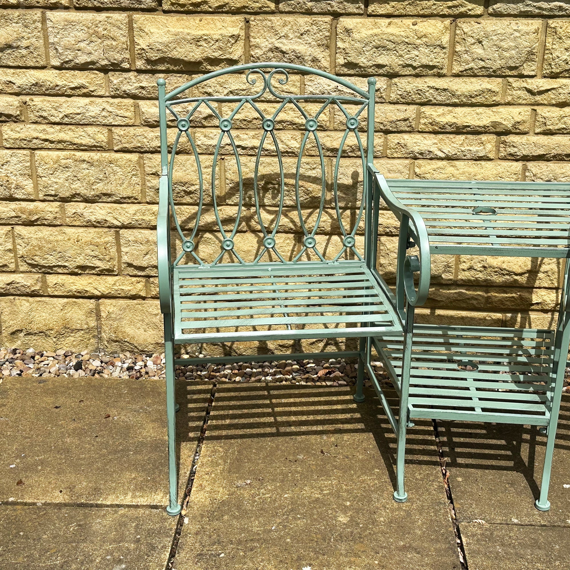 Pistaziengrüne Garten-Begleitsitze