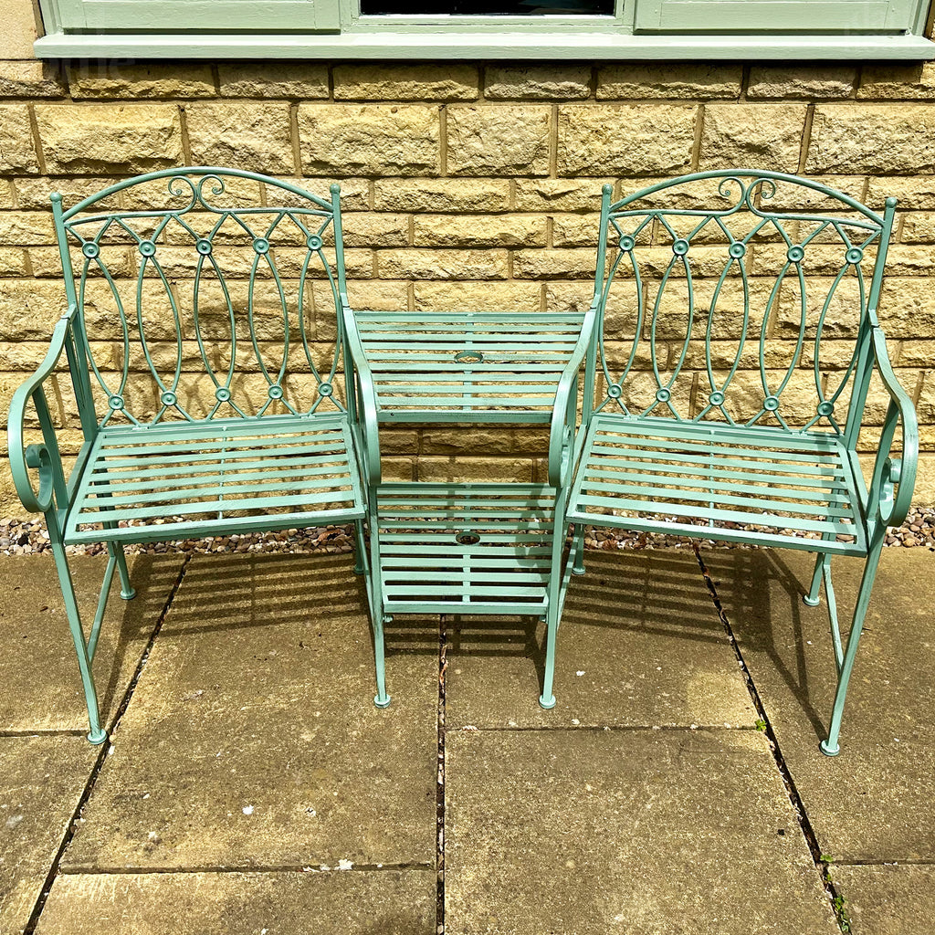 Pistaziengrüne Garten-Begleitsitze