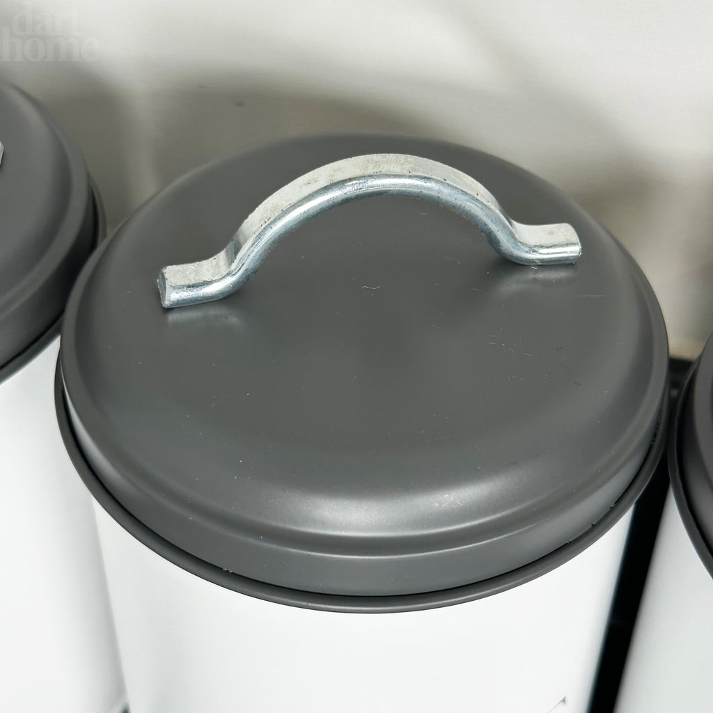 Weiße Tee-, Kaffee- und Zuckerdosen mit grauem Deckel