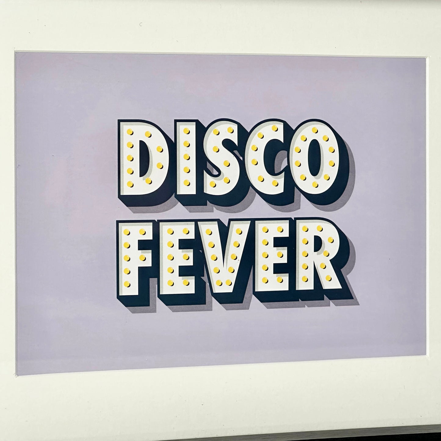 Gerahmte Wandkunst im Retro-Disco-Fieber
