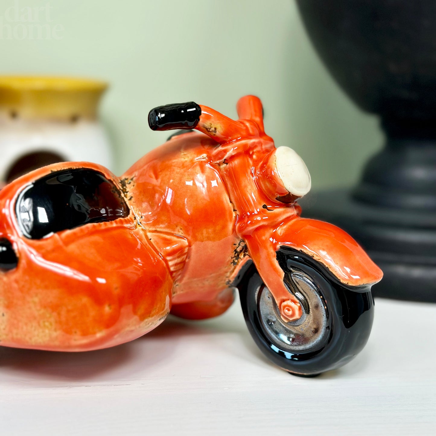 Oranger Motorrad-Beiwagen-Pflanzer