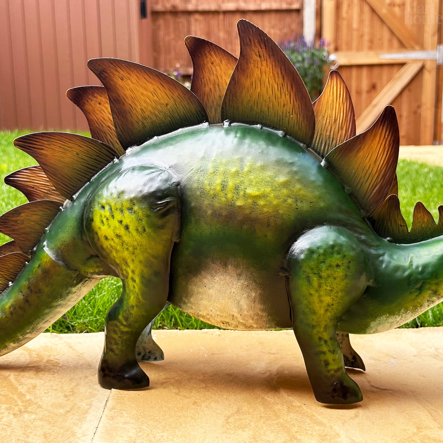 Stegosaurus-Gartenskulptur aus Metall