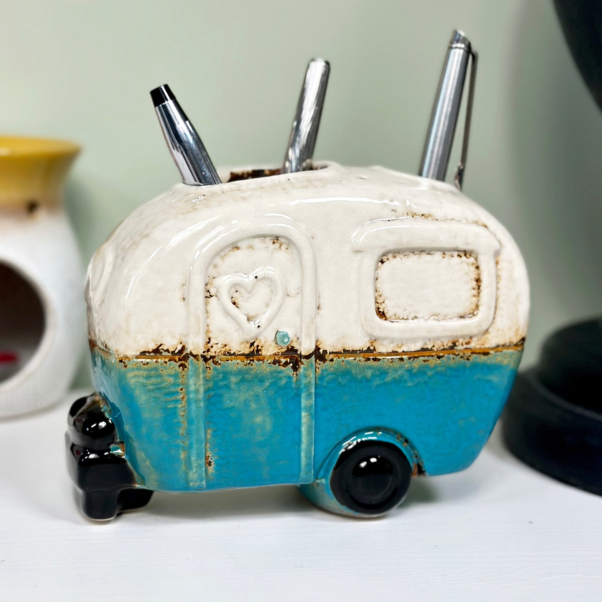 Blauer Caravan-Briefpapierhalter