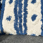 Blau getuftetes Aztekenkissen
