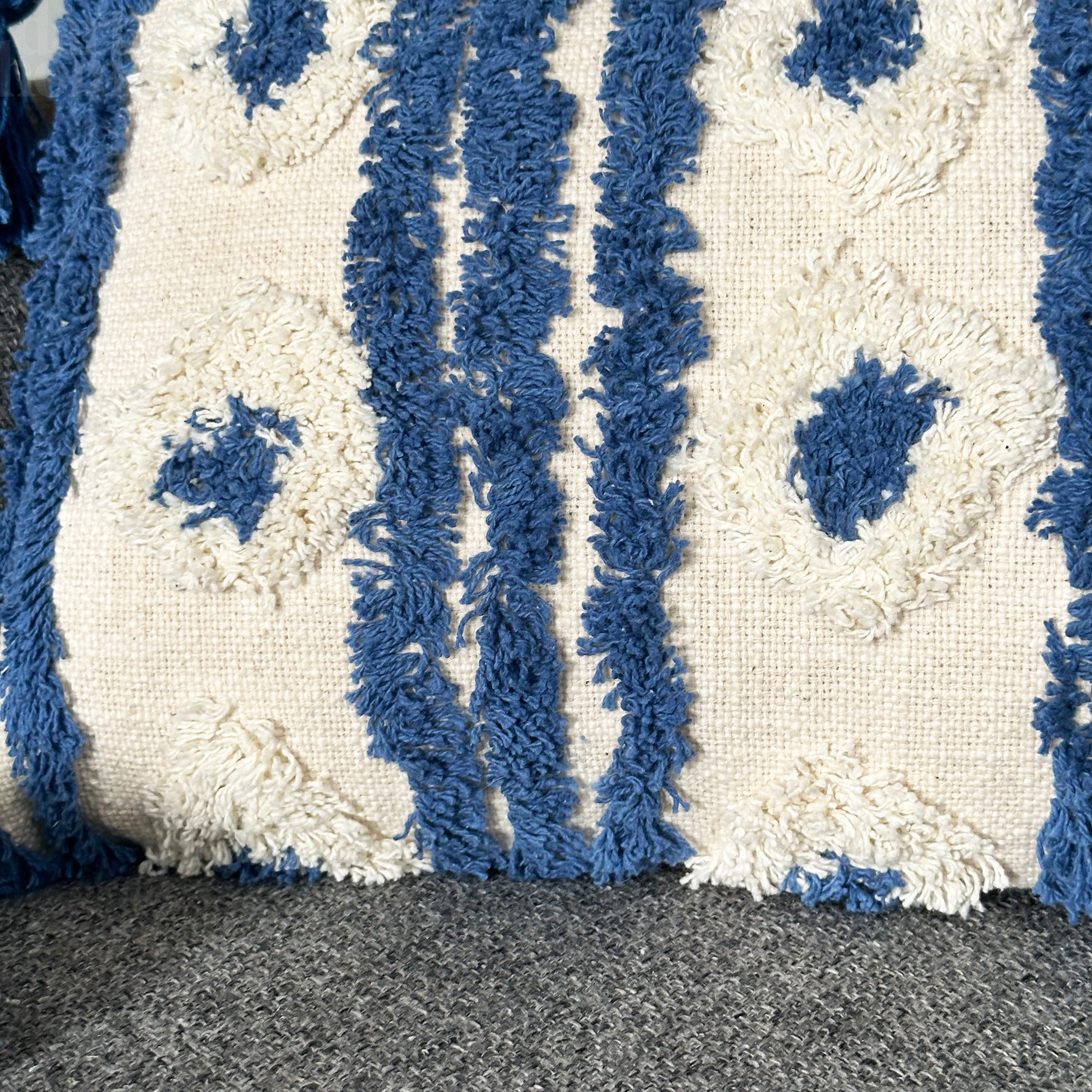 Blau getuftetes Aztekenkissen