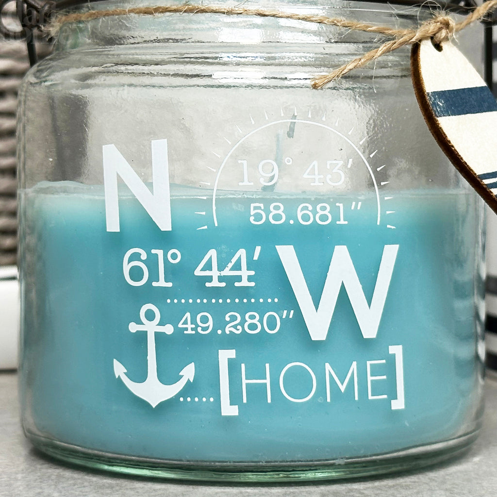 Hellblaue nautische Glaskerze im Glas