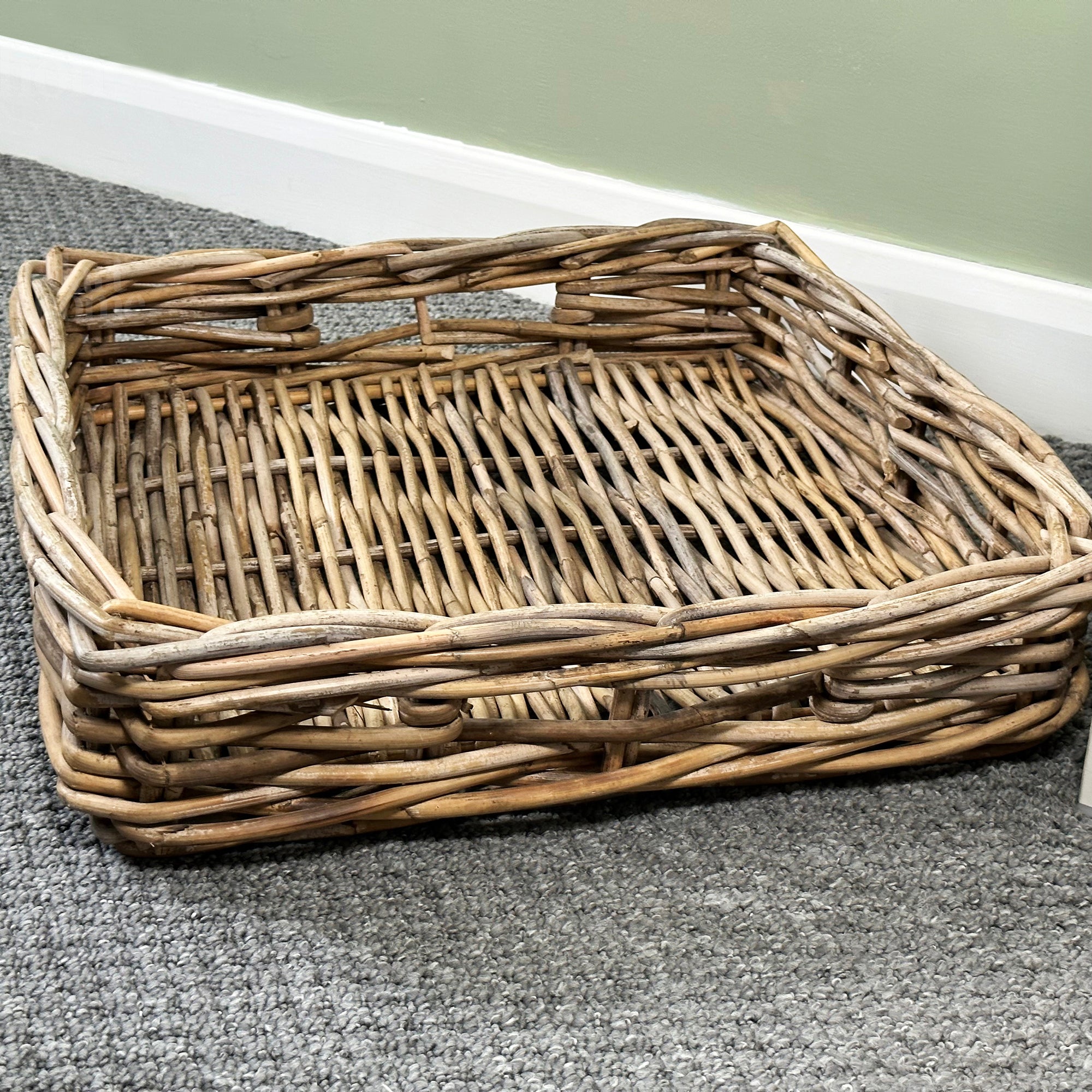 Quadratischer Servierkorb aus Rattan